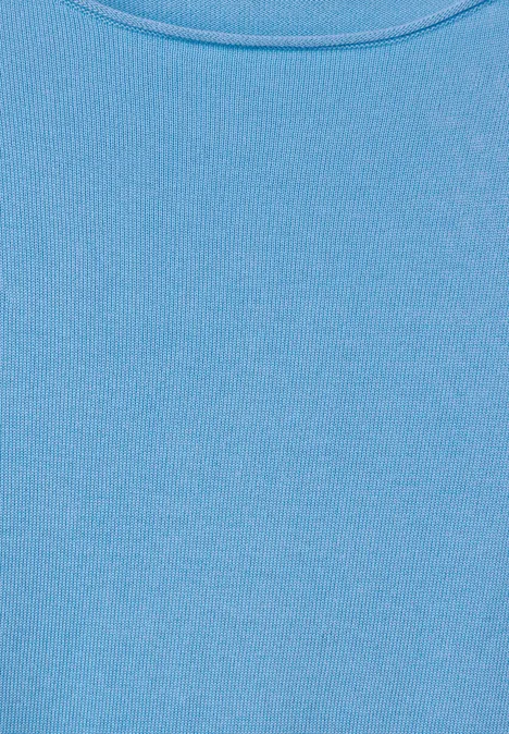 Nahaufnahme eines blauen Stoffes mit feiner Struktur.